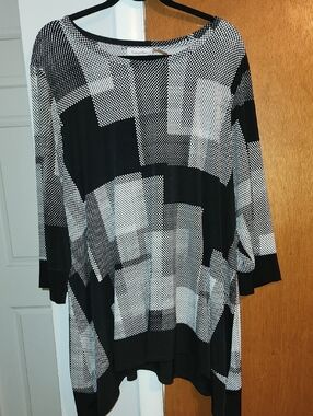 Calvin Klein Black & White Geometric Longline Top